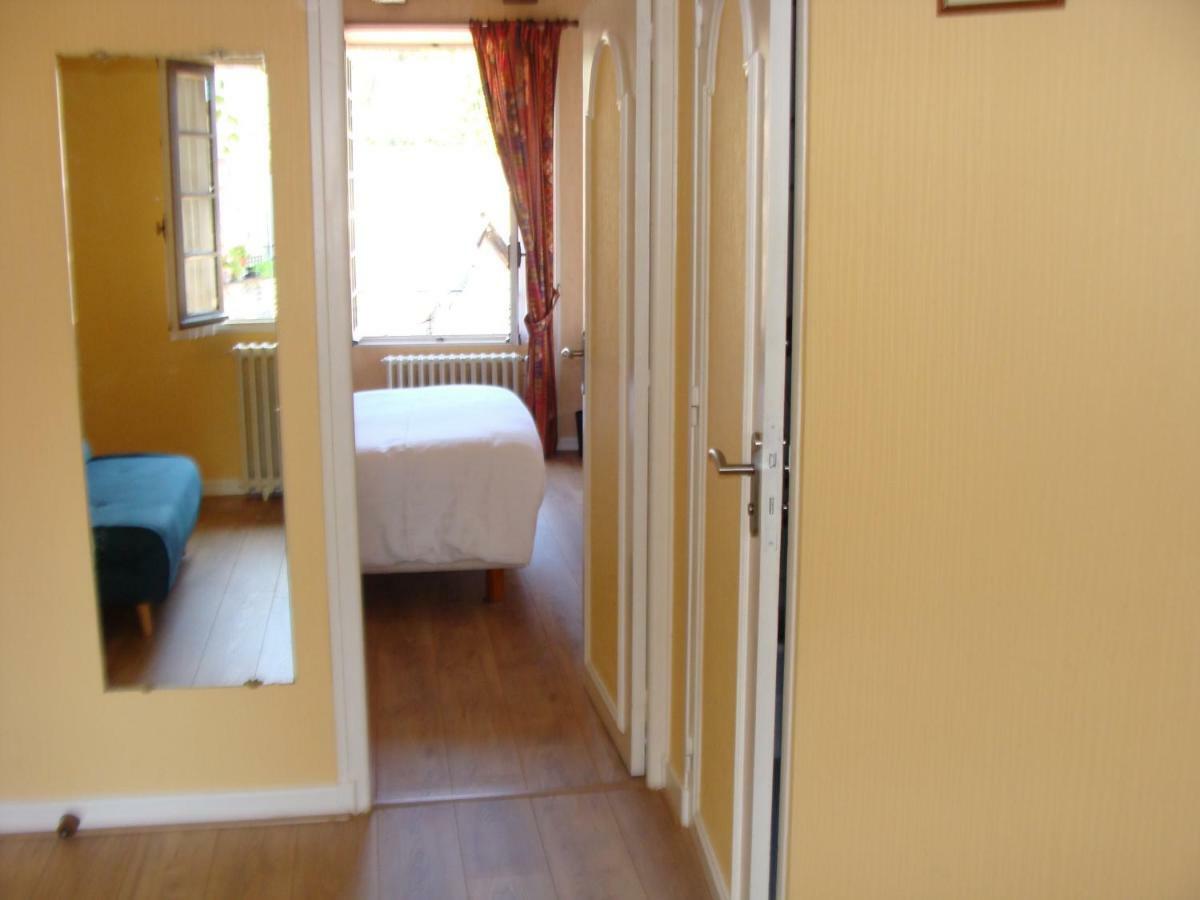 Logis La Gamade Hotell Donzenac Eksteriør bilde