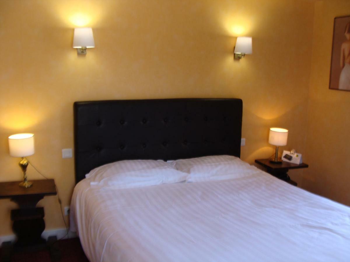 Logis La Gamade Hotell Donzenac Eksteriør bilde