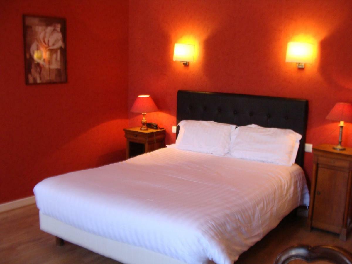 Logis La Gamade Hotell Donzenac Eksteriør bilde