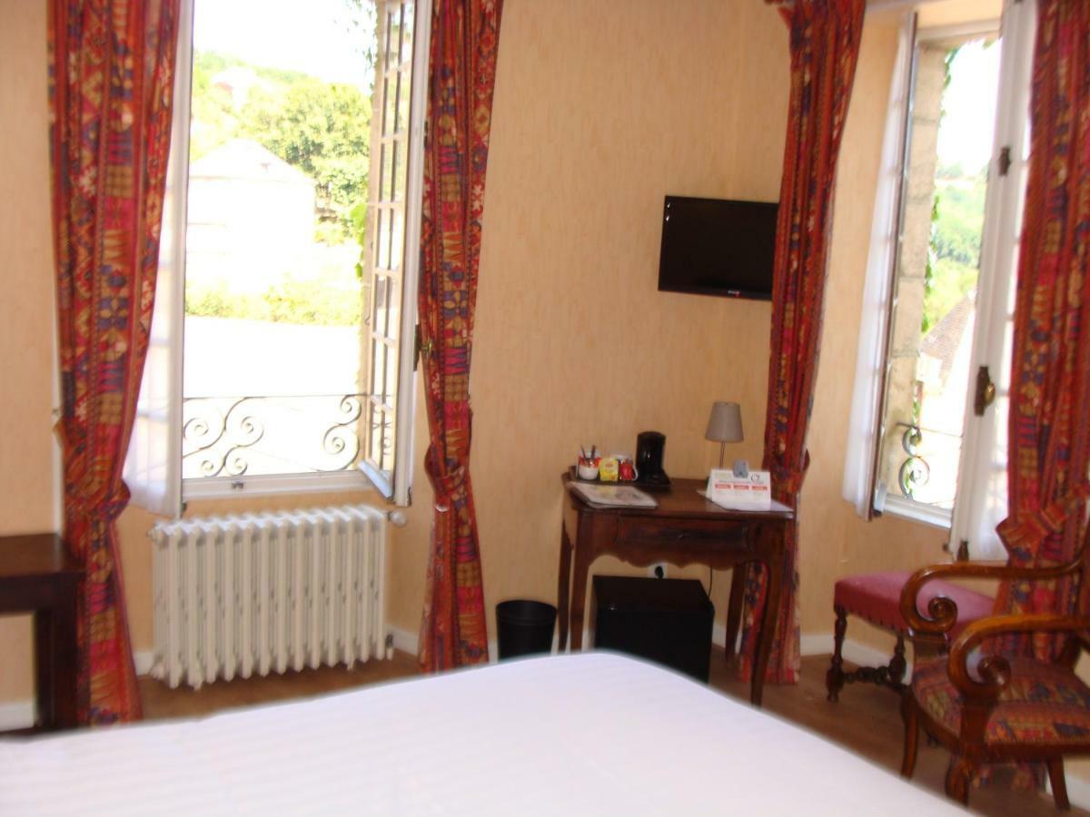 Logis La Gamade Hotell Donzenac Eksteriør bilde