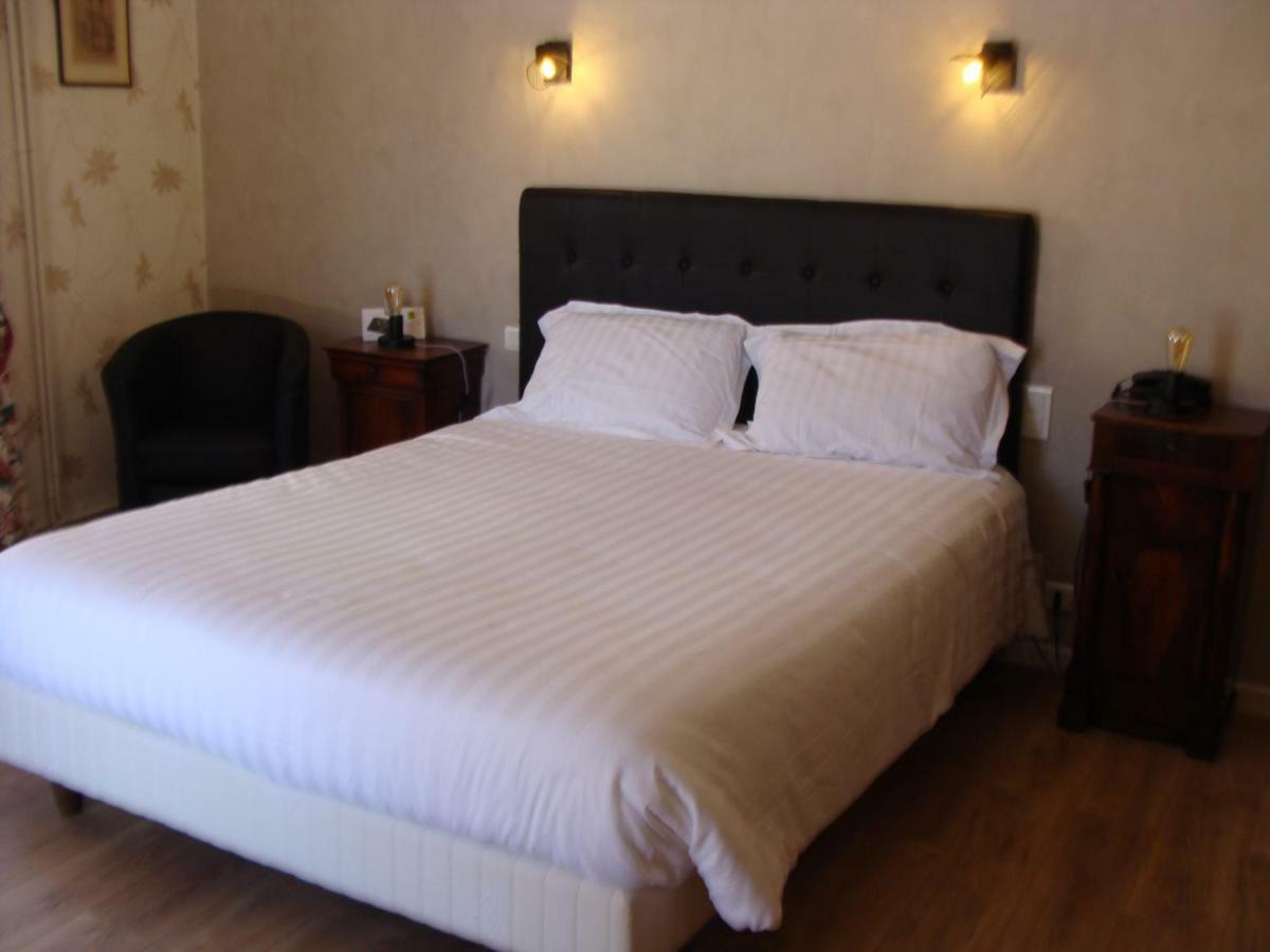 Logis La Gamade Hotell Donzenac Eksteriør bilde