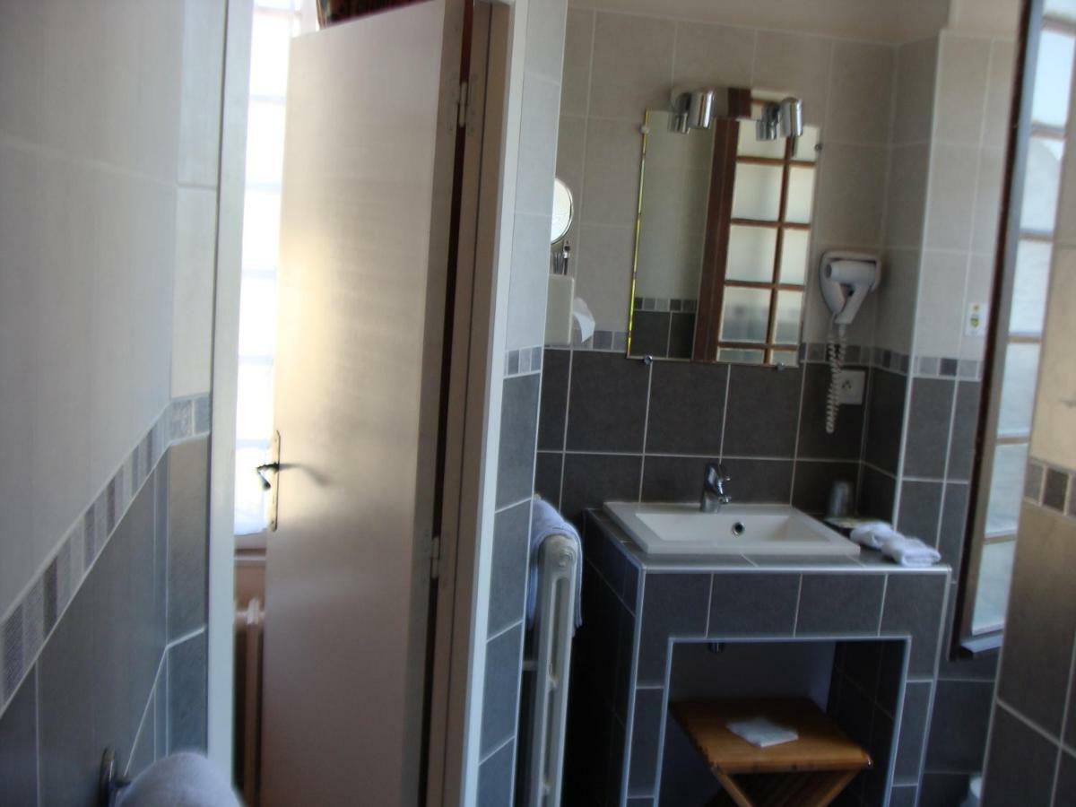 Logis La Gamade Hotell Donzenac Eksteriør bilde